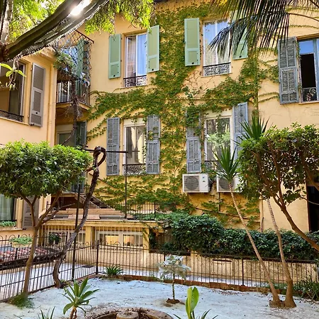 Secret Contemporary Courtyard