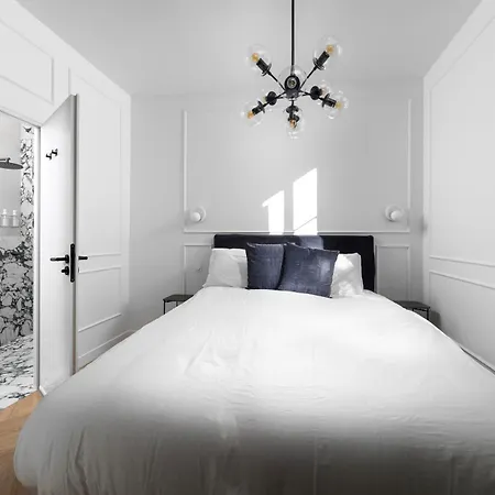 Secret Contemporary Courtyard *