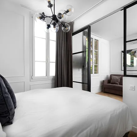 Secret Contemporary Courtyard