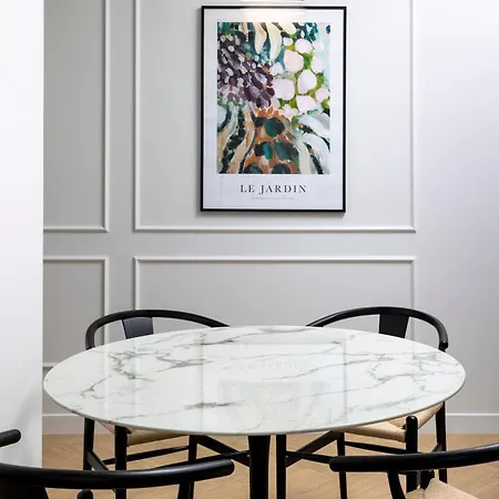 Secret Contemporary Courtyard Apartment *