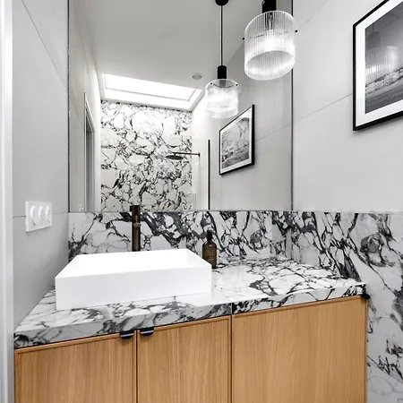 شقة Secret Contemporary Courtyard *